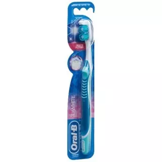 Зубна щітка Oral-B 3D White 35 середня коротка головка