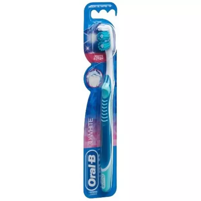 Зубна щітка Oral-B 3D White 35 середня коротка головка Зубна щітка Oral-B 3D White 35 середня коротка головка
